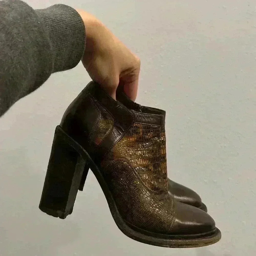 UGG Collection Giacinta Leather Shoes in Cafe Expresso US 6